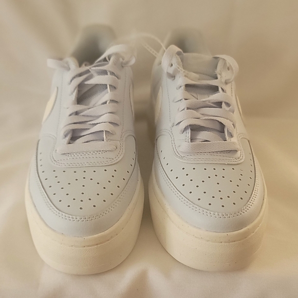 Nike Women's Light Blue Sneakers Size 10.5 - Picture 4 of 7